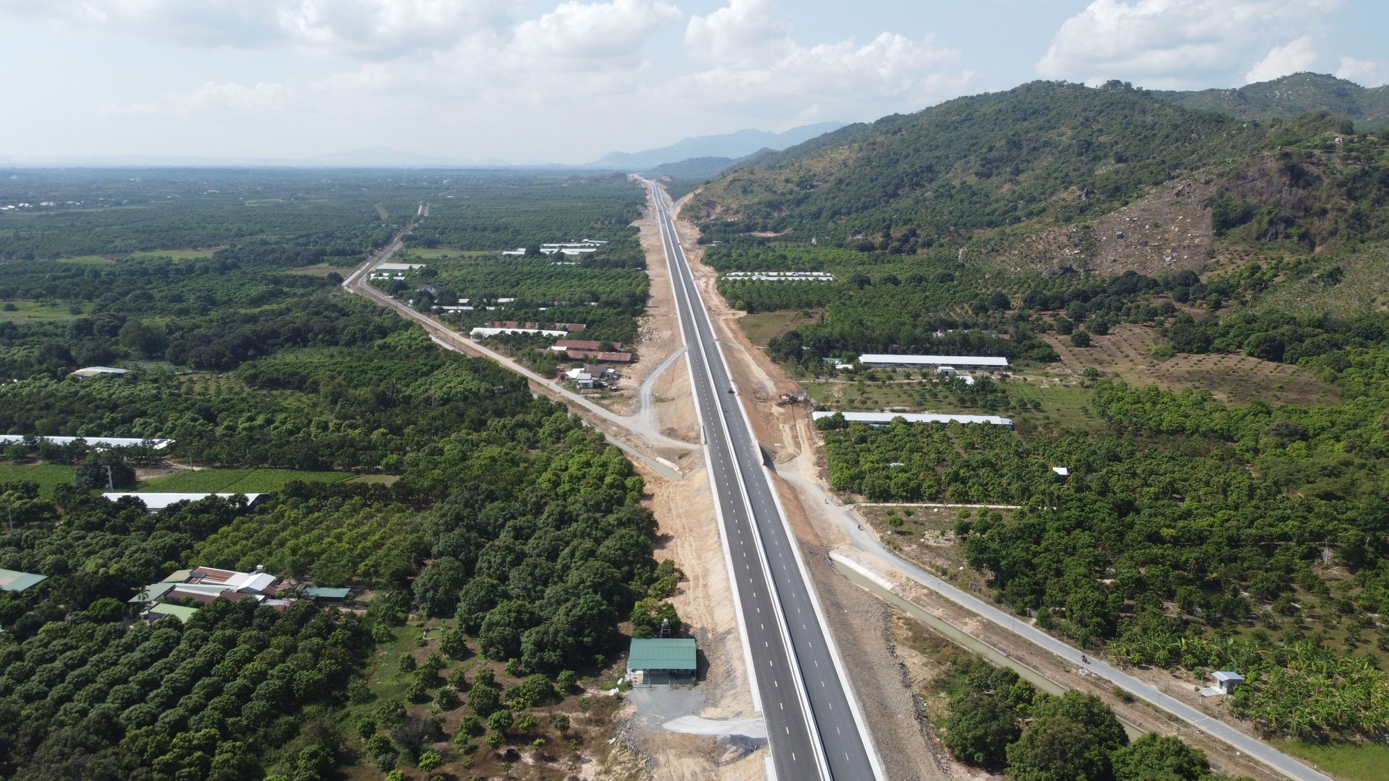 Tạm đóng cao tốc Nha Trang - Cam Lâm để tổ chức lễ khánh thành - Ảnh 1.