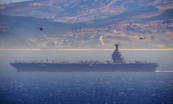 USS Gerald R. Ford đi qua eo biển Gibraltar để vào Địa Trung Hải hôm 15/6. Ảnh: Twitter/Maritimegraphy