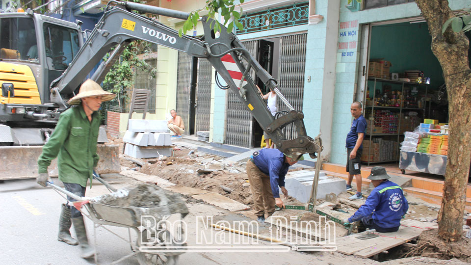 Cải tạo, nâng cấp hệ thống cống thoát nước và vỉa hè tuyến đường Minh Khai  để tăng năng lực thoát nước đô thị.