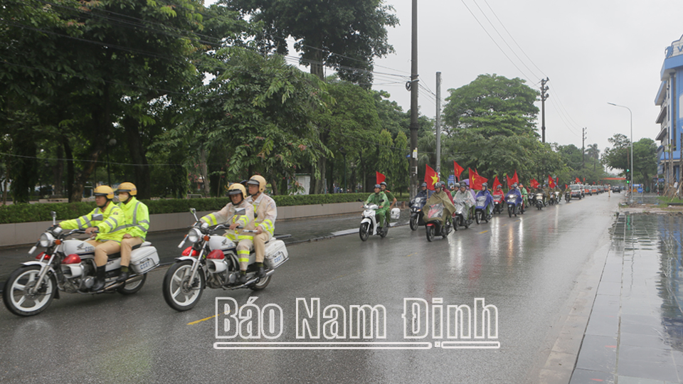 Diễu hành hưởng ứng “Tháng hành động phòng, chống ma túy” và “Ngày toàn dân phòng, chống ma túy” năm 2023.