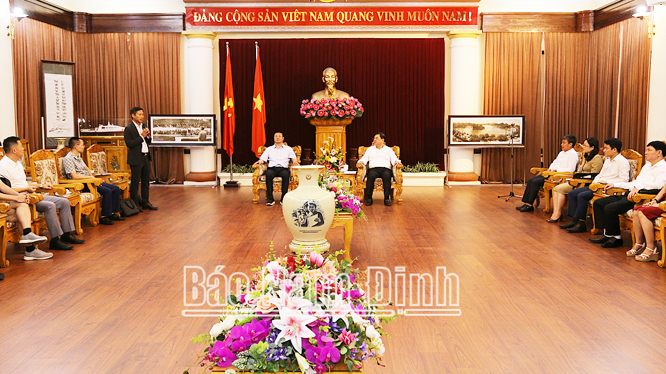 Quang cảnh buổi làm việc. 