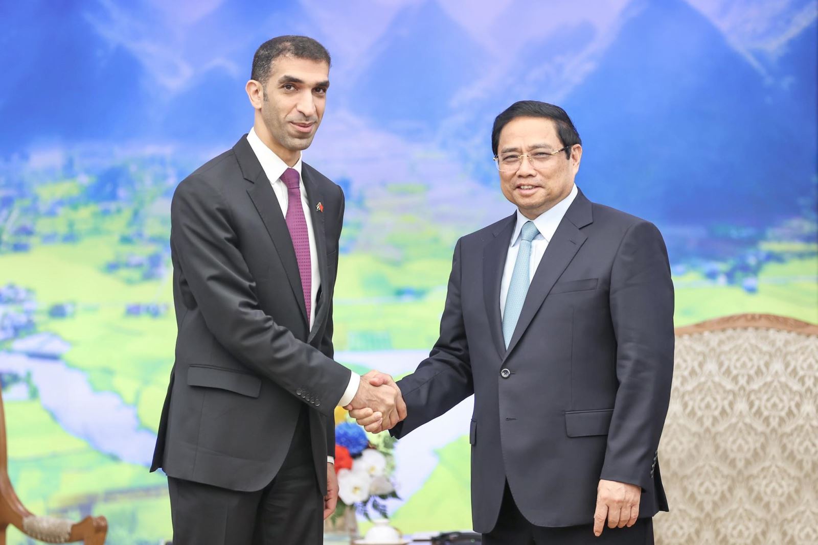 Thủ tướng Phạm Minh Chính tiếp Tiến sĩ Thani bin Ahmed Al Zeyoudi, Quốc vụ khanh phụ trách Thương mại quốc tế, Bộ Ngoại thương các Tiểu vương quốc Ả - rập Thống nhất. Ảnh: Dương Giang/TTXVN