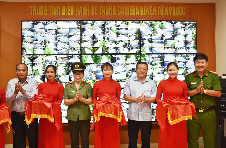 Cắt băng khánh thành công trình hệ thống camera an ninh