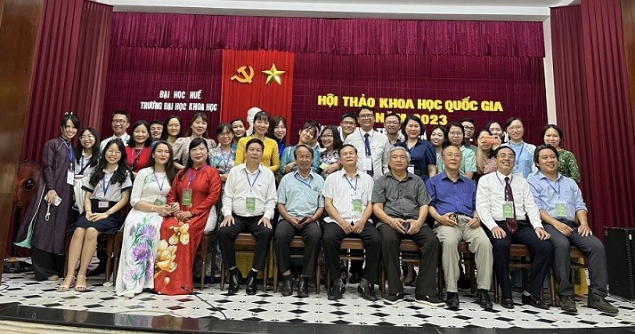 Tìm hiểu bức tranh về văn học miền Trung nửa đầu thế kỷ XX