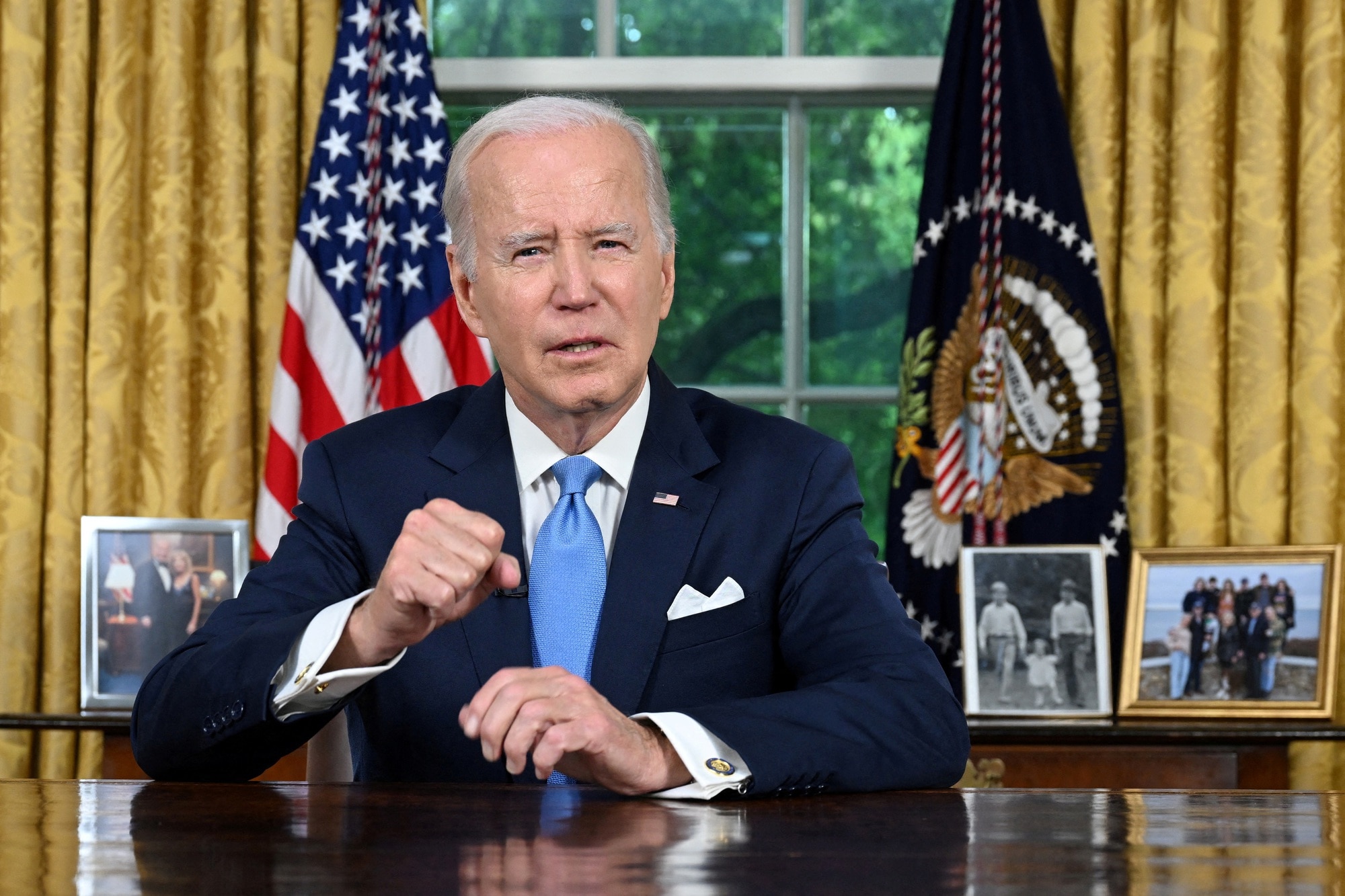 Tổng thống Biden ký ban hành luật giúp Mỹ chính thức thoát nguy cơ vỡ nợ - Ảnh 1.