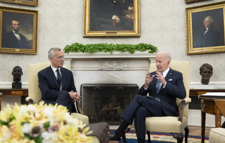 Tổng thống Mỹ Biden đưa ra tiêu chuẩn gia nhập NATO của Ukraine - 1