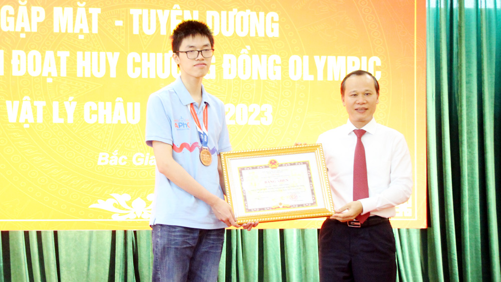 Bắc Giang, giáo dục, Thân Thế Công, Vật lý, châu Á, Olympic Vật lí, trường chuyên