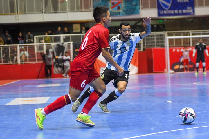 Tuyển futsal Việt Nam thua đậm Argentina - 1