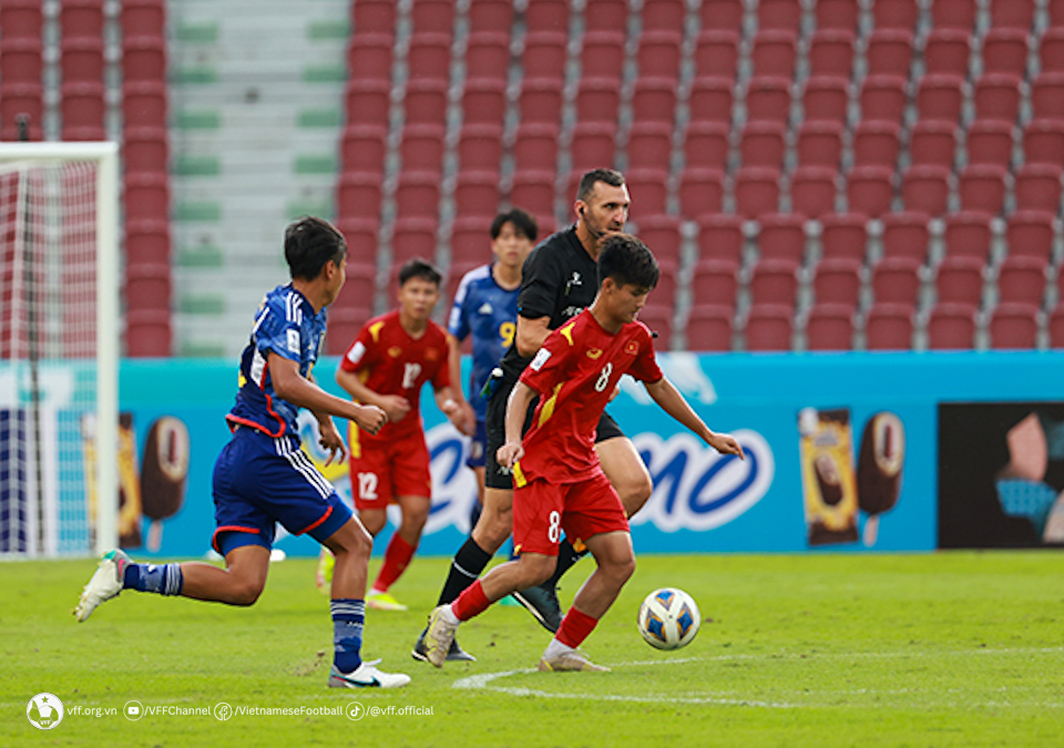 HLV Hoàng Anh Tuấn: 'U.17 Việt Nam còn nguyên cơ hội đi tiếp' - Ảnh 1.