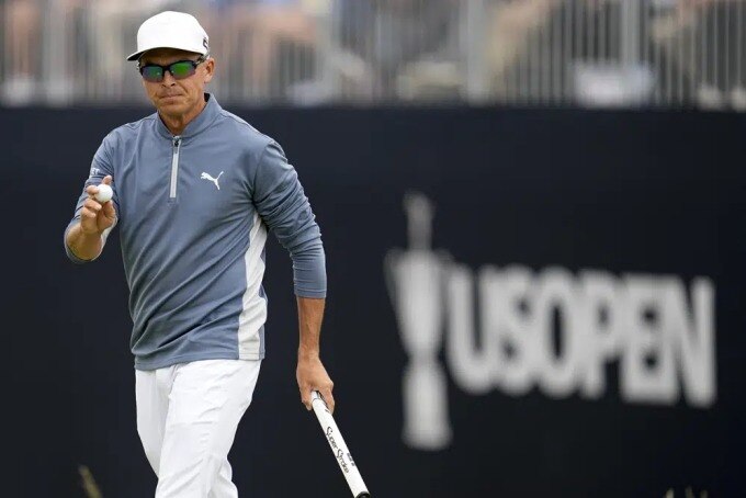 Fowler mừng sau khi lập kỷ lục 62 gậy vòng đầu major US Open trên sân Los Angeles Country Club ngày 15/6. Ảnh: AP