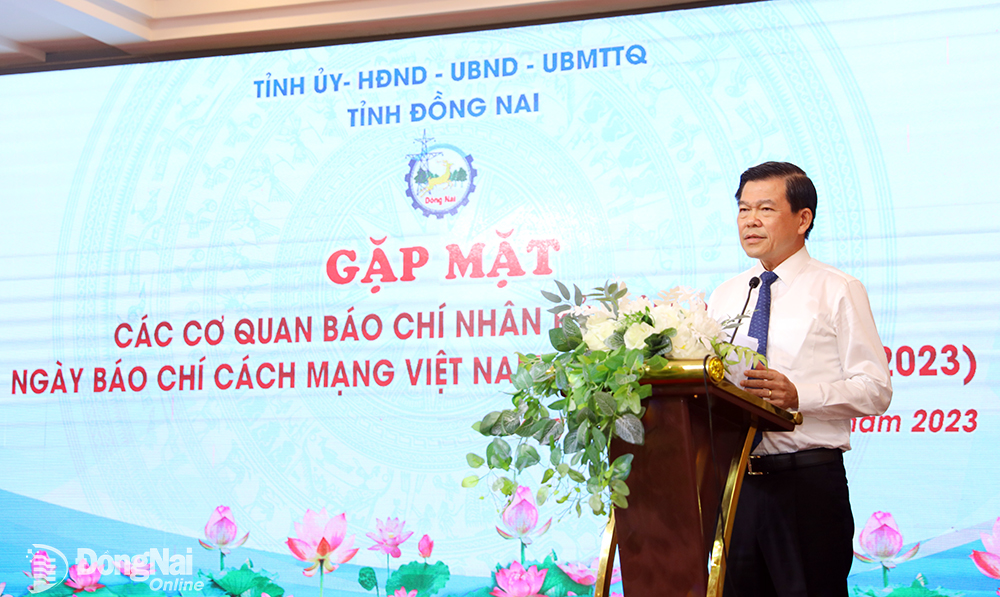 Bí thư Tỉnh ủy Nguyễn Hồng Lĩnh phát biểu chúc mừng các cơ quan báo chí nhân kỷ niệm 98 năm Ngày báo chí cách mạng Việt Nam (21-6) tại buổi gặp mặt. Ảnh: Huy Anh