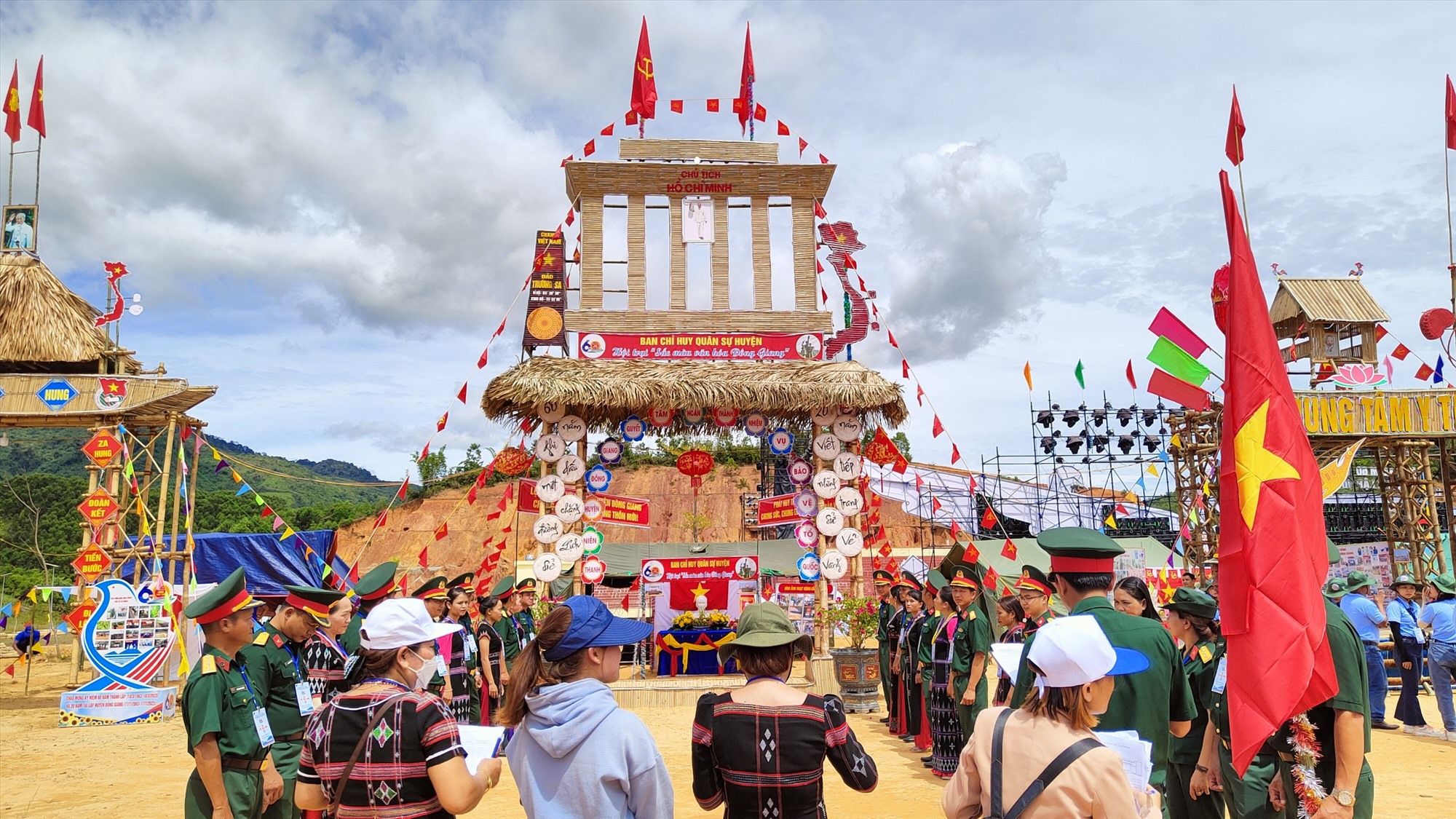 Chương trình hội trại được lồng ghép diễn ra trong khuôn khổ Ngày hội văn hóa Cơ Tu. Ảnh: V.R