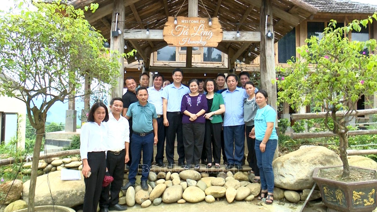 Đoàn công tác Tỉnh ủy thăm quan, trải nghiệm các dịch vụ tại Homestay Tả Lèng.