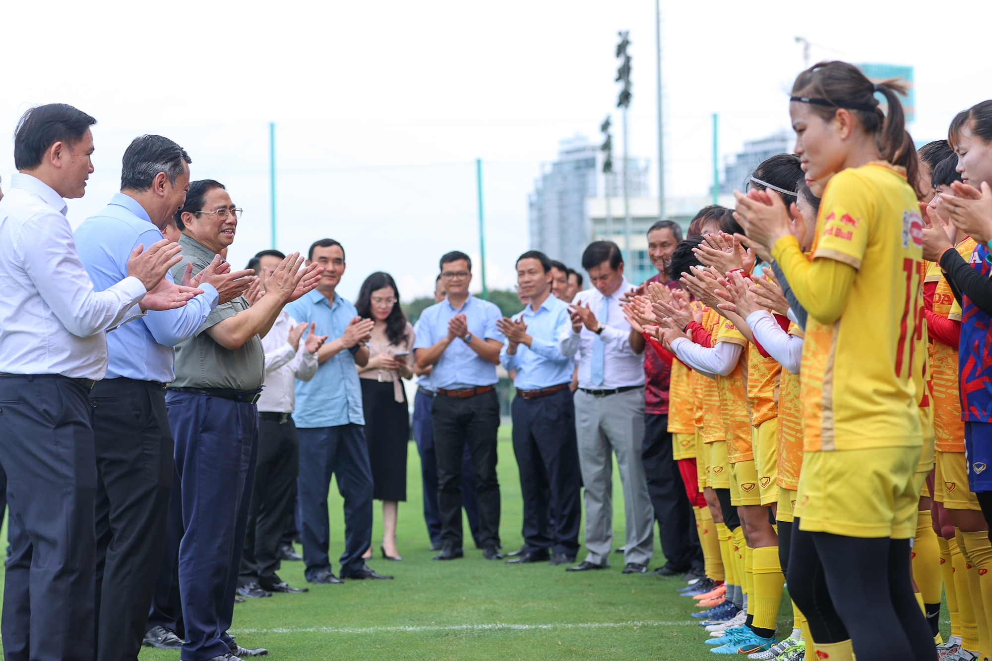 Thủ tướng: Tạo điều kiện tốt nhất cho các 'cô gái kim cương' tranh tài tại World Cup - Ảnh 8.