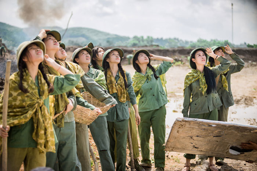 Tiếng hát át tiếng bom