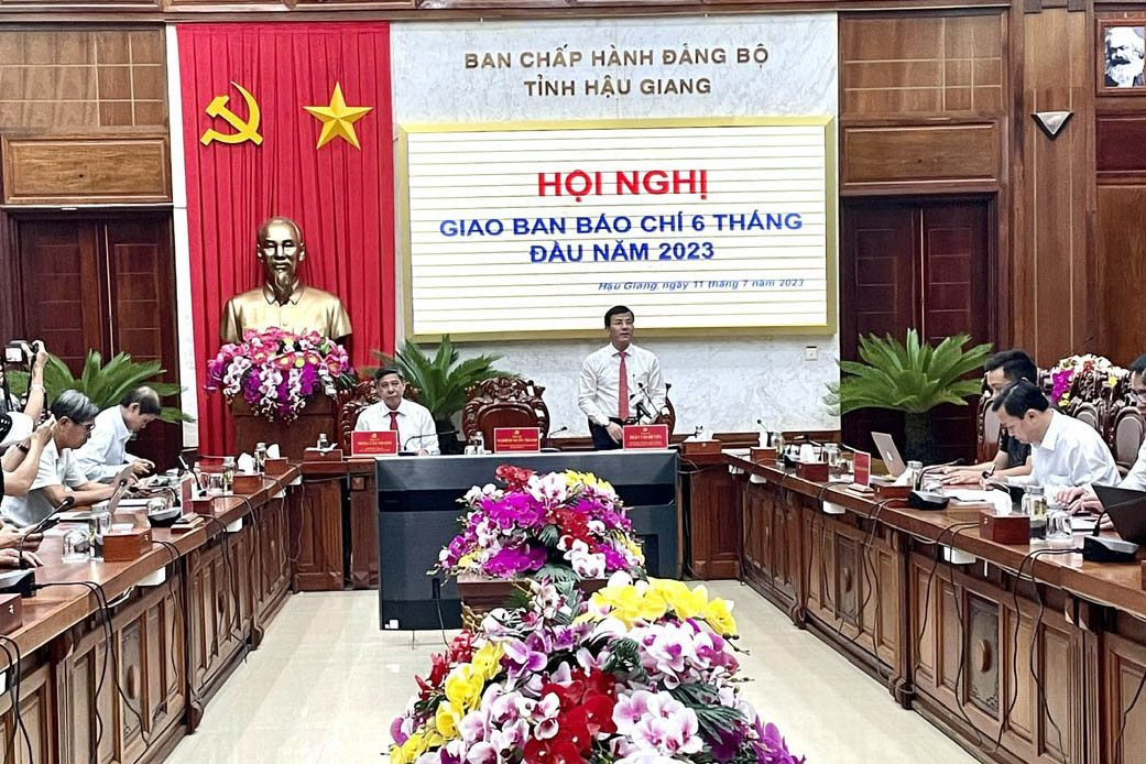 a2-quang-canh-hoi-nghi.jpg