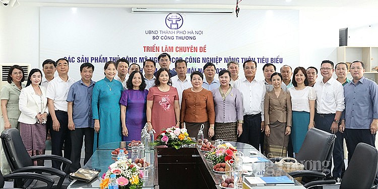 Điểm đặc biệt trong Triển lãm lần này đó là sự tham gia của Đoàn công tác của Sở Công Thương Viêng Chăn sang làm việc với Sở Công Thương Hà Nội