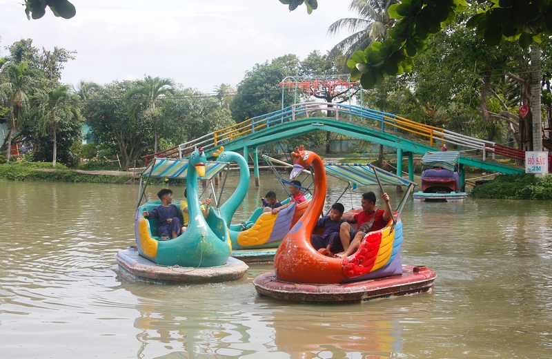 Khu du lịch Bến Thành Vinh Sang trở thành điểm vui chơi lý tưởng cuối tuần của nhiều du khách.