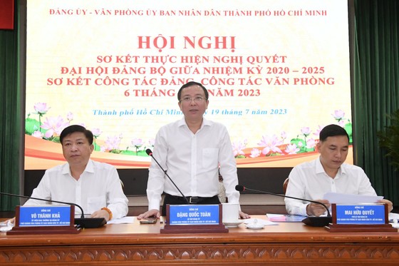 Chủ tịch UBND TPHCM Phan Văn Mãi: Xây dựng đội ngũ cán bộ chuyên nghiệp, hiệu quả, tinh thần phục vụ cao nhất ảnh 5