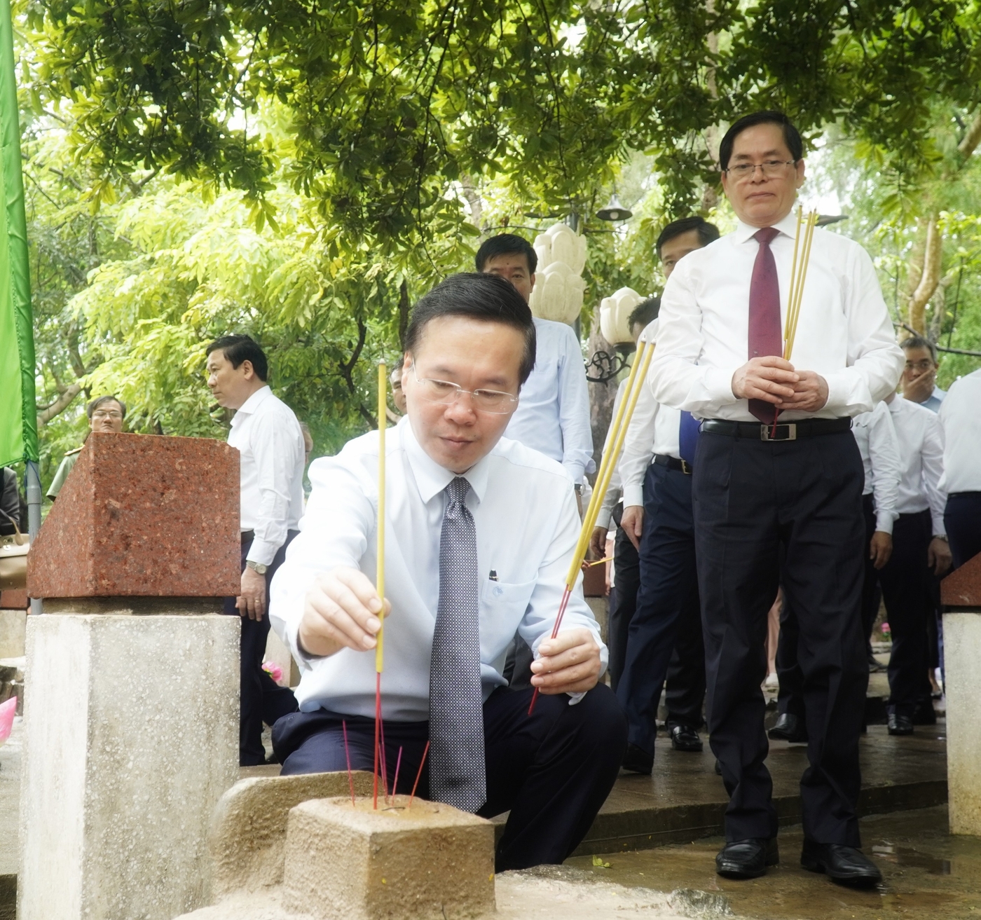 Chủ tịch nước Võ Văn Thưởng thành kính dâng hương tưởng niệm các Anh hùng liệt sĩ ảnh 3