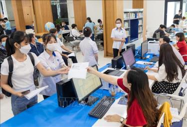 Thí sinh đến nhập học tại trường Đại học Công nghiệp Thực phẩm TP Hồ Chí Minh. Ảnh tư liệu