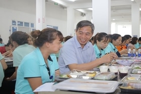 “Bữa cơm công đoàn” cho đoàn viên, người lao động