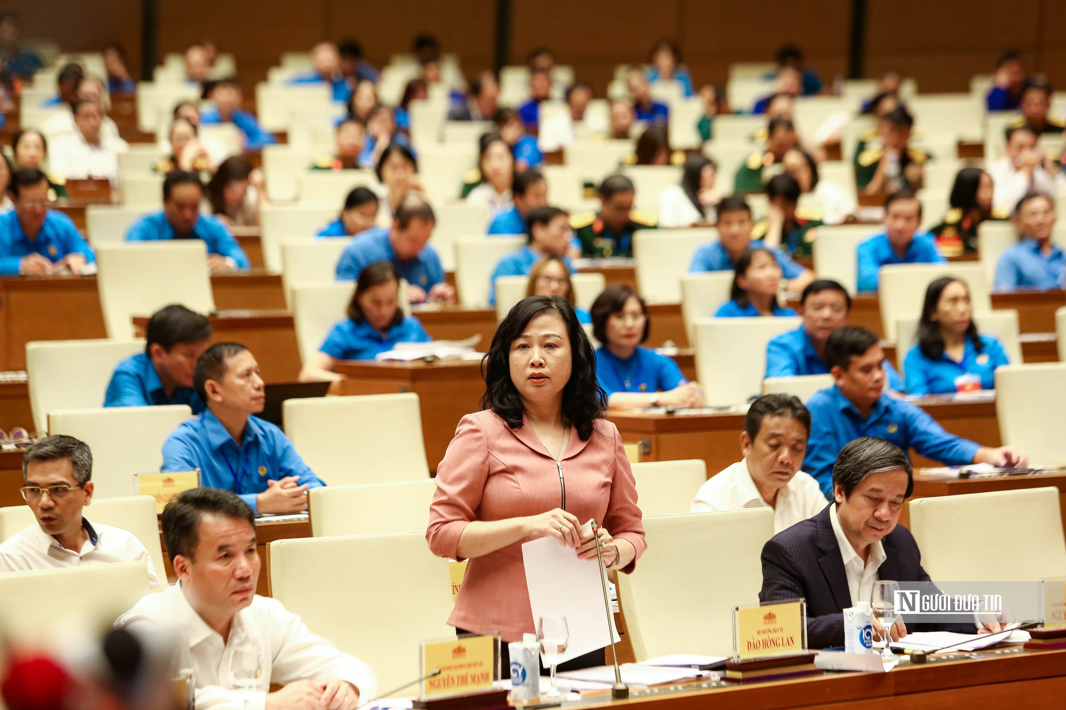 Sự kiện - Bộ trưởng Đào Hồng Lan nói về tiền lương, phụ cấp cho cán bộ ngành y (Hình 2).