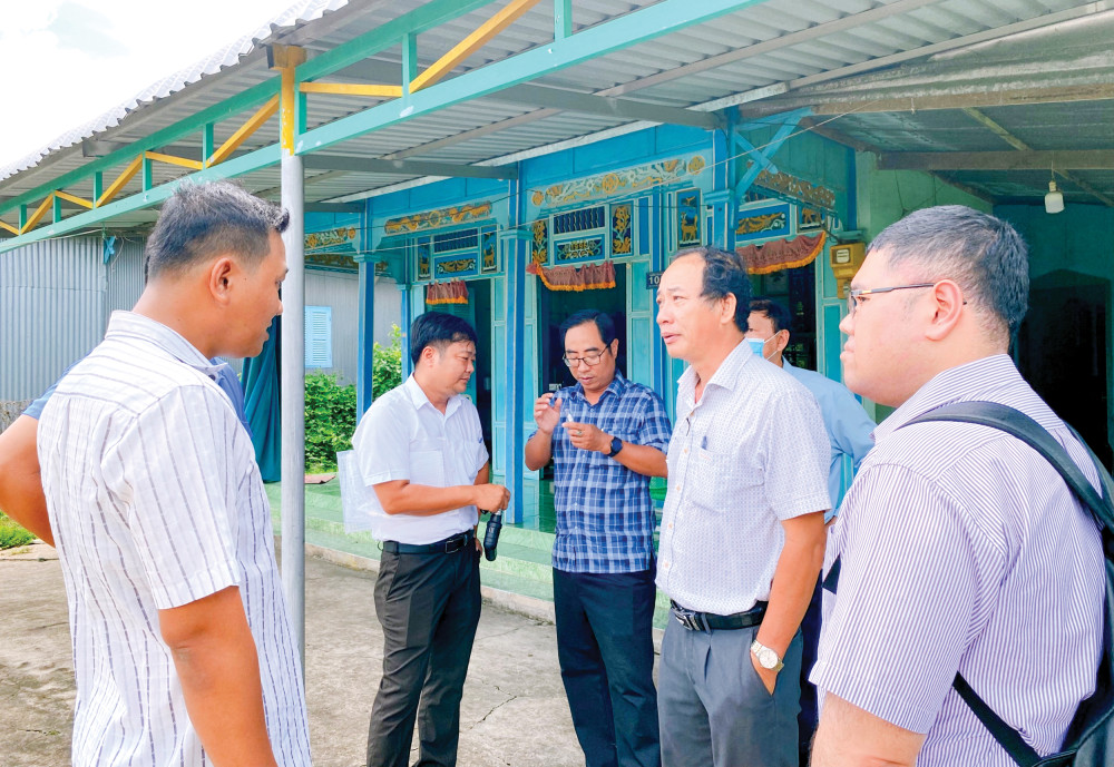 Sở Y tế, CDC Cần Thơ  kiểm tra, giám sát phòng, chống bệnh tay chân miệng và sốt xuất huyết tại phường Tân Hưng, quận Thốt Nốt. Ảnh: CTV