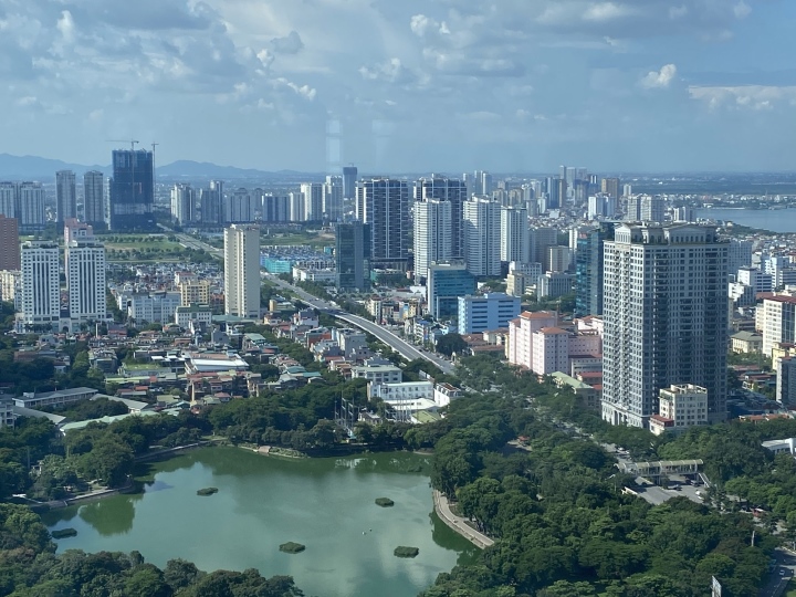 Thị trường bất động sản trầm lắng, nhiều doanh nghiệp phải chật vật tìm hướng đi mới.