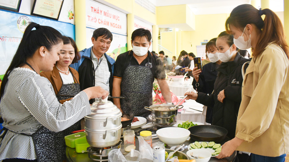 Cuộc thi Nấu ăn giữa các gia đình văn hóa tiêu biểu