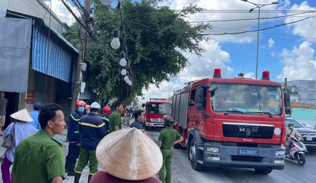 Lực lượng Cảnh sát PCCC và Cứu nạn cứu hộ, Công an tỉnh triển khai lực lượng khắc phục sự cố.