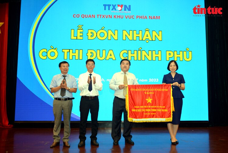 co quan thong tan xa viet nam khu vuc phia nam don nhan co thi dua cua chinh phu hinh 1