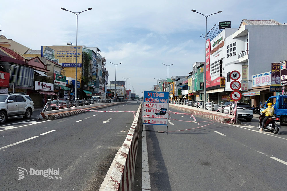 Hầm chui ngã tư Tân Phong tạm đóng cả 2 hướng di chuyển để khắc phục tình trạng ngập Ảnh: Đăng Tùng