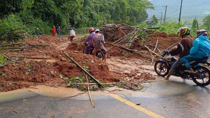 Một điểm trên đèo Đa Mi bị sạt lở, chiều 30/7. Ảnh: K Chung