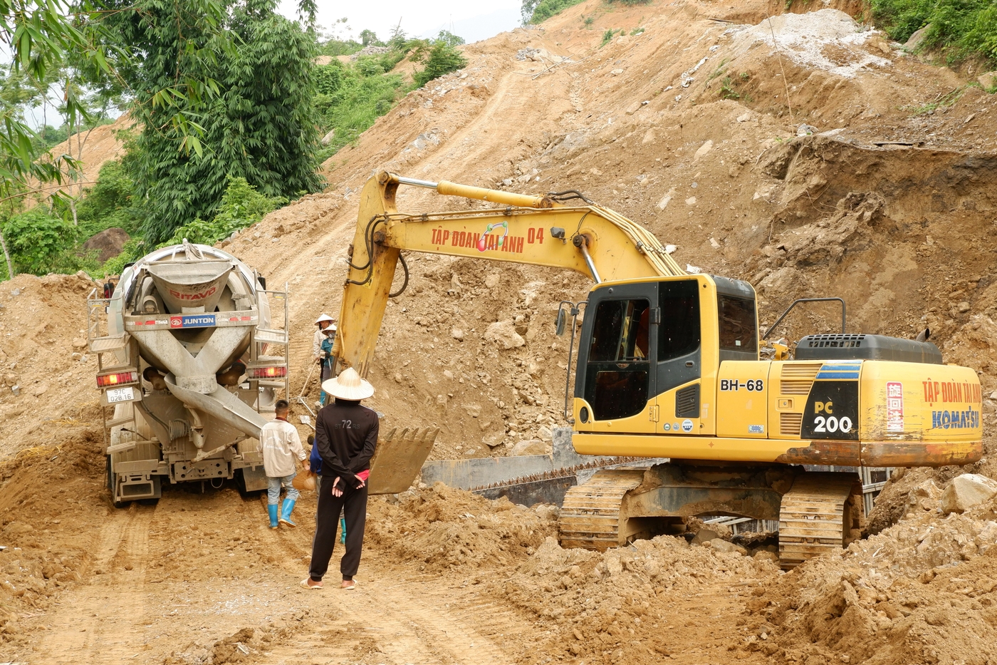 Gỡ vướng thi công tuyến đường TP. Bắc Kạn - hồ Ba Bể kết nối sang Na Hang, Tuyên Quang (Kỳ 2): Cùng vào cuộc để hoàn thành tuyến giao thông trọng điểm ảnh 1