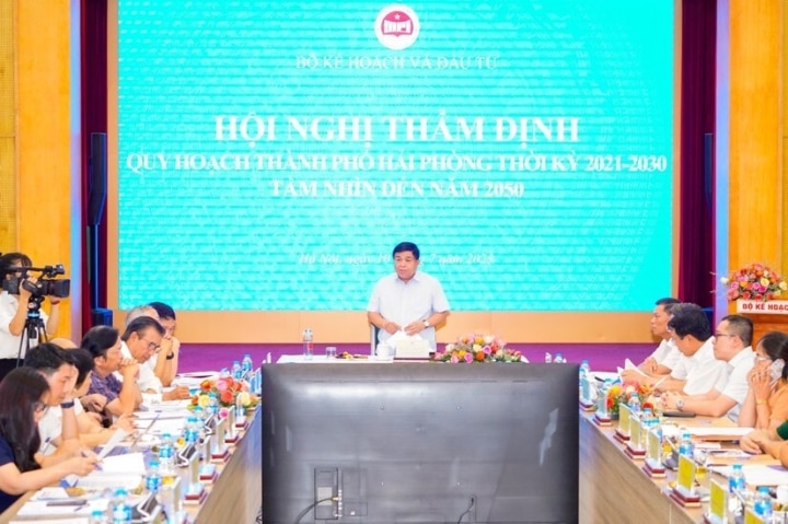 Bộ trưởng Bộ Kế hoạch và Đầu tư Nguyễn Chí Dũng chủ trì hội nghị thẩm định Quy hoạch thành phố Hải Phòng thời kỳ 2021 - 2030, tầm nhìn đến năm 2050. (Ảnh: Haiphong.gov)