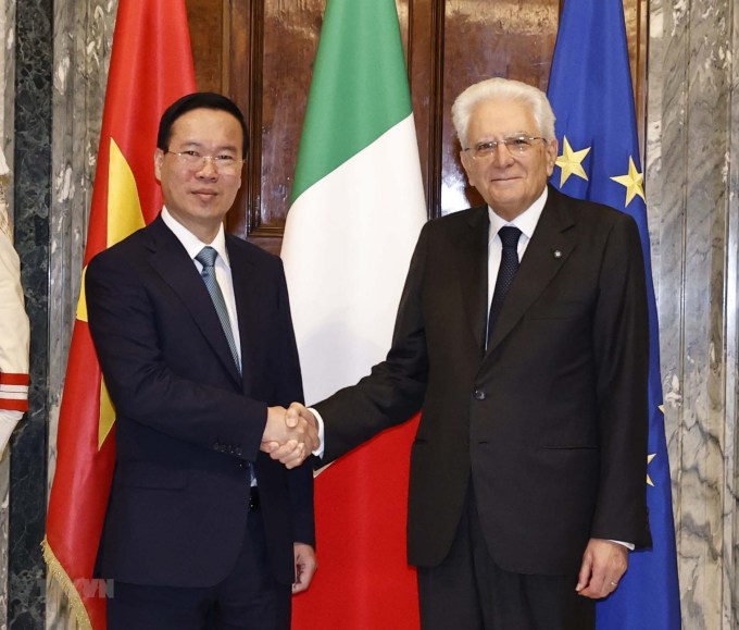 Tổng thống Italy Sergio Mattarella đón Chủ tịch nước Võ Văn Thưởng tại Rome ngày 26/7. Ảnh: TTXVN