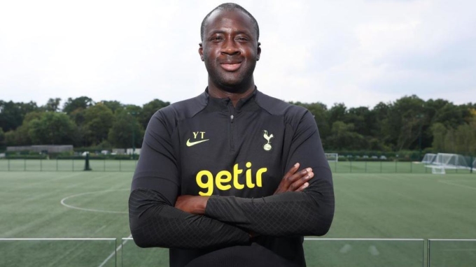 Toure khi còn làm việc ở đội trẻ Tottenham.