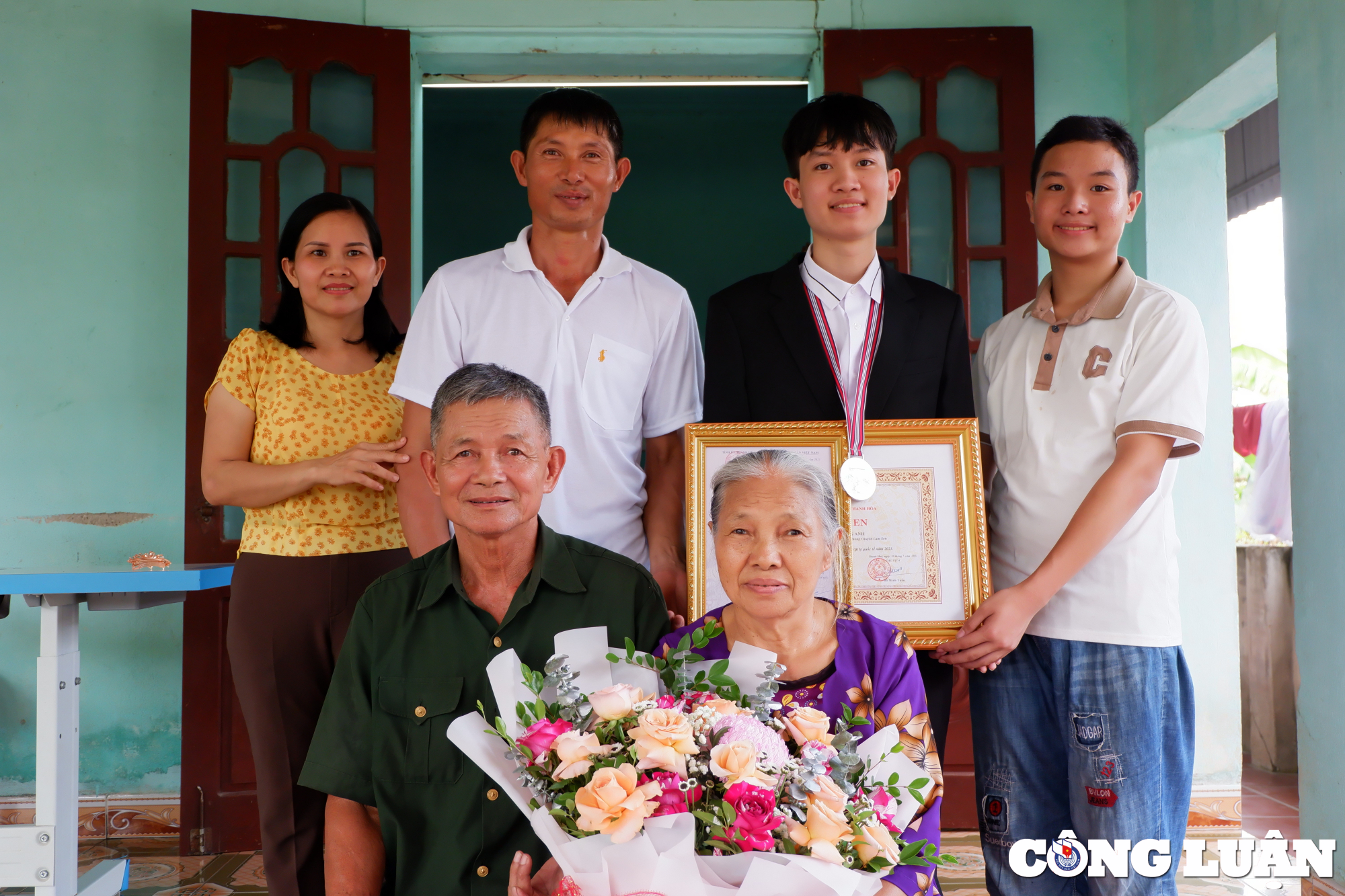 nam sinh mang vinh quang ve cho dat hoc xu thanh hinh 1