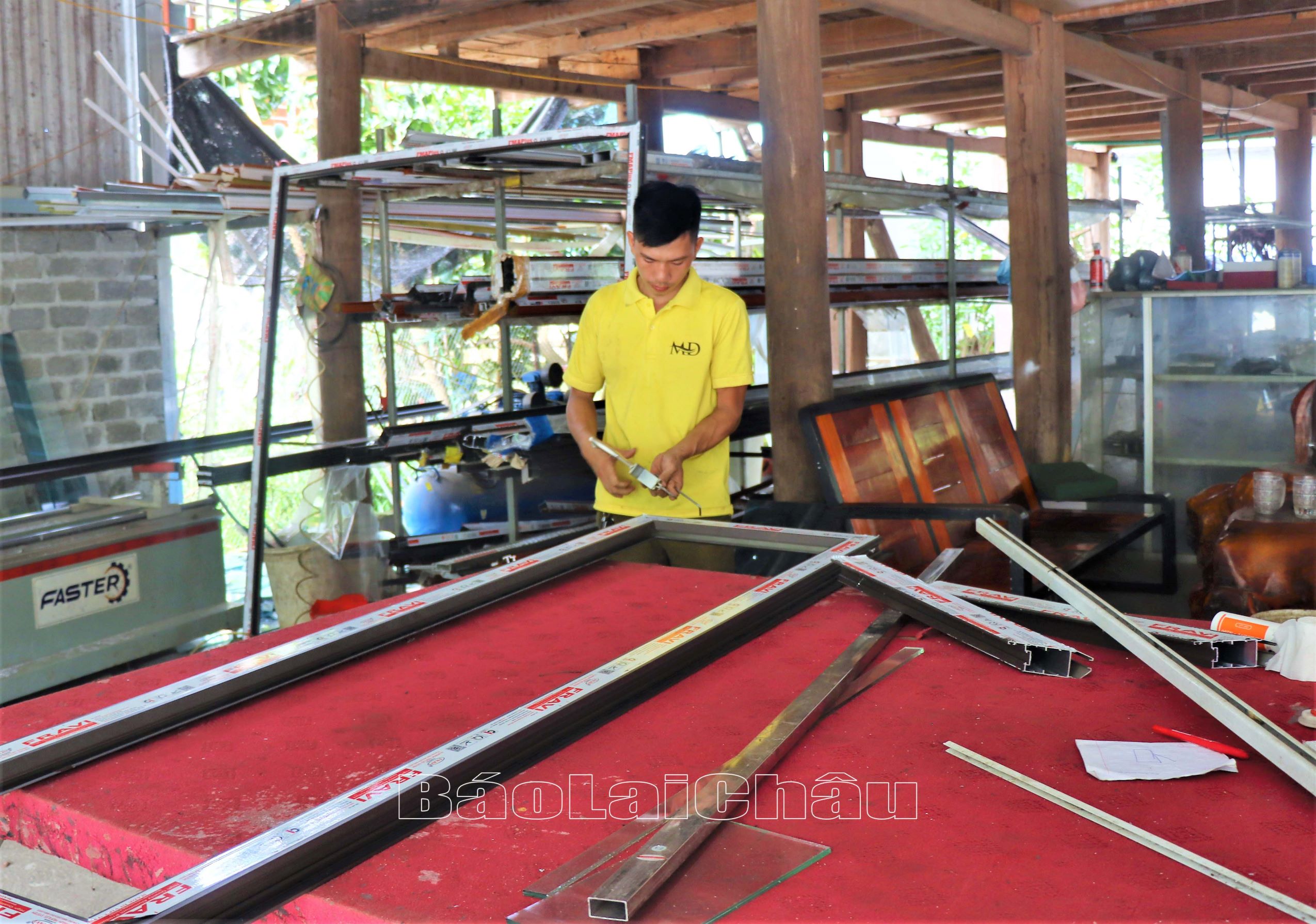 Đầu tư vào kinh doanh, người dân xã Pa Tần (huyện Sìn Hồ) có việc làm thường xuyên.