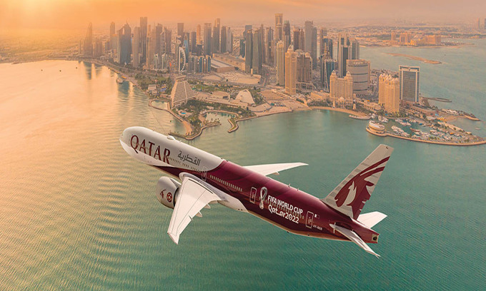 Máy bay dán thông điệp quảng bá World Cup 2022. Ảnh: Qatar Airways