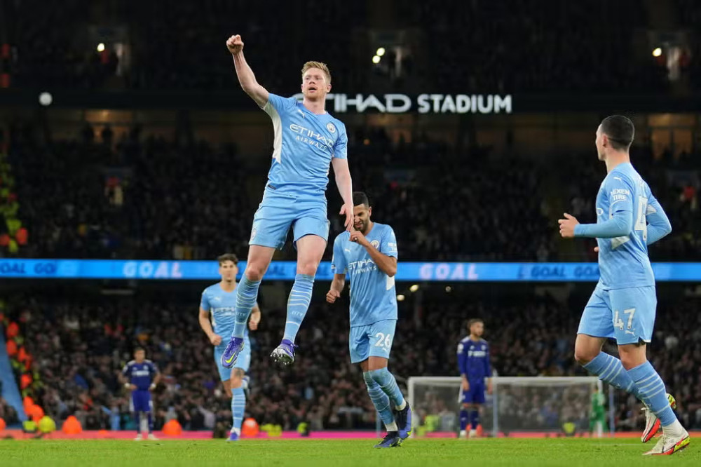 Tiền vệ Kevin de Bruyne bay cao cùng Man City mùa rồi. Ảnh: Getty Images