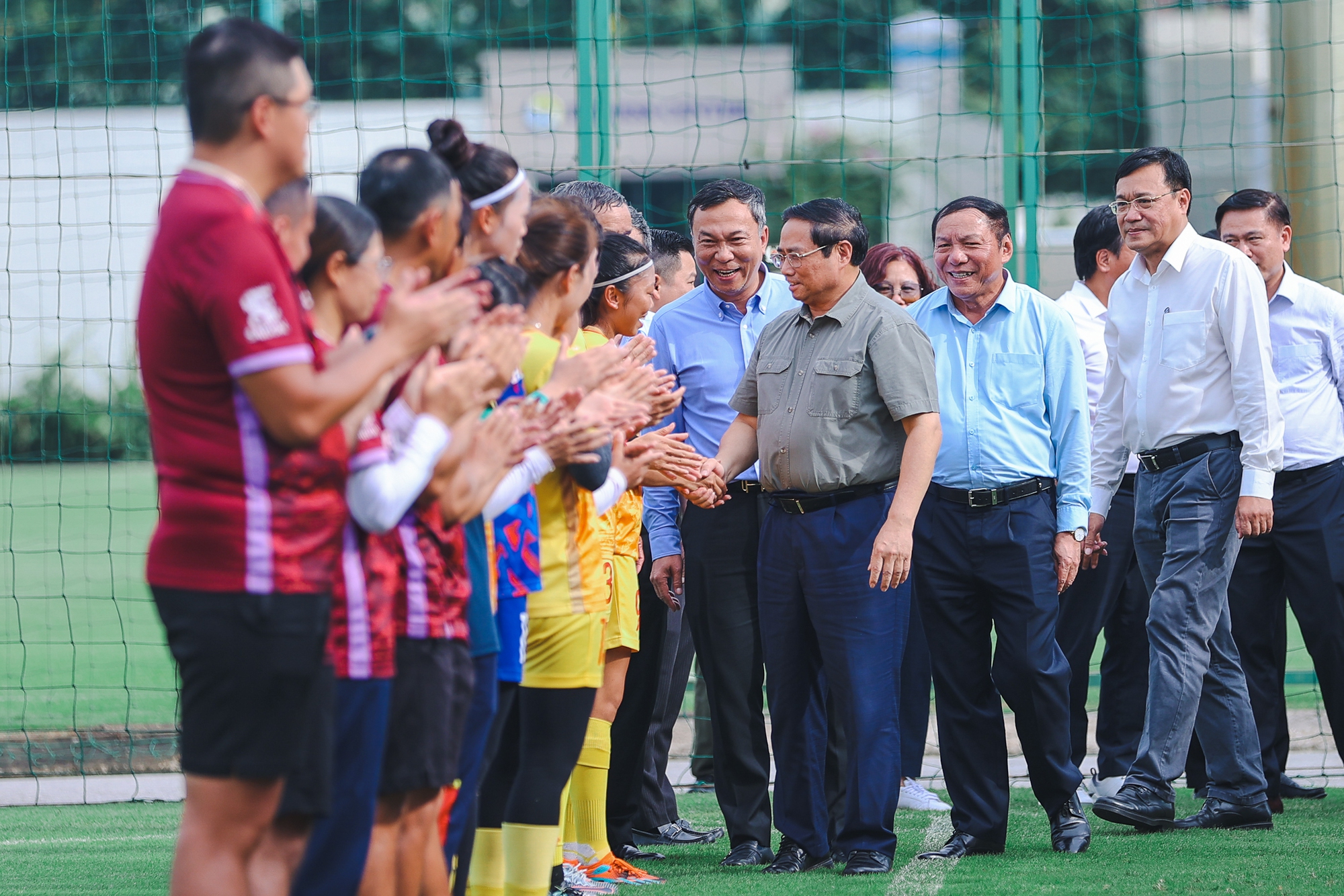 Thủ tướng: Tạo điều kiện tốt nhất cho các 'cô gái kim cương' tranh tài tại World Cup - Ảnh 1.