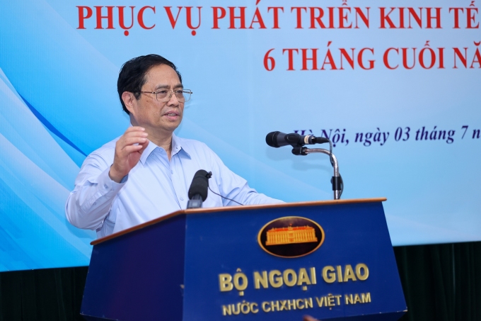 Thủ tướng Phạm Minh Chính phát biểu tại hội nghị về ngoại giao kinh tế, chiều 3/7. Ảnh: Nhật Bắc