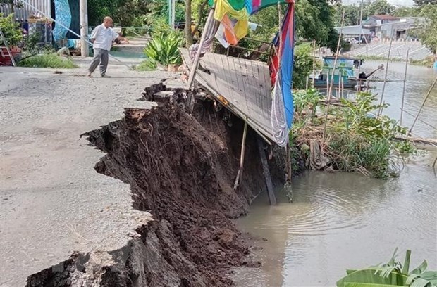 Kênh 10 Châu Phú, An Giang, bị sạt lở 30m