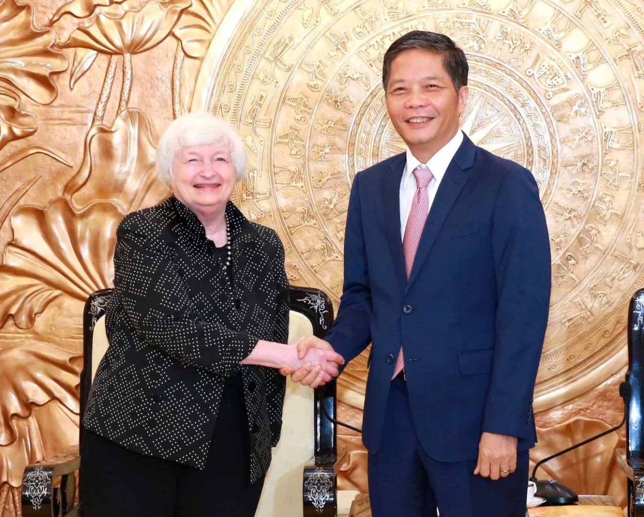 Trưởng ban Kinh tế Trung ương Trần Tuấn Anh tiếp Bộ trưởng Tài chính Hoa Kỳ Janet Yellen sáng 20/7. (Nguồn: TTXVN)