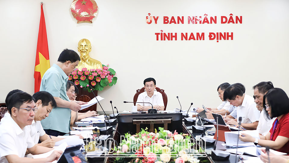 Quang cảnh cuộc họp.