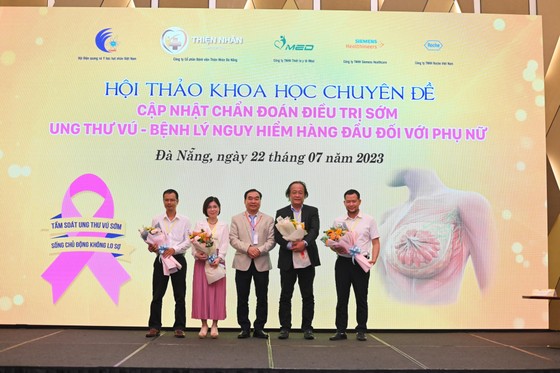 Ứng dụng kỹ thuật cao trong chẩn đoán điều trị sớm ung thư vú ảnh 1