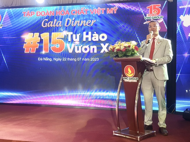 Chủ tịch Tập đoàn VMC Group Nguyễn Văn Quất phát biểu tại buổi lễ kỷ niệm 15 năm thành lập.