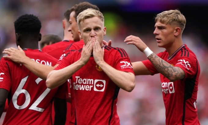 Van de Beek vui mừng sau khi ghi bàn đầu tiên cho Man Utd kể từ tháng 11/2021. Ảnh: PA